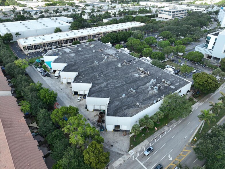 More Photos Of 10400 NW 33rd St, Miami Warehouse For Lease