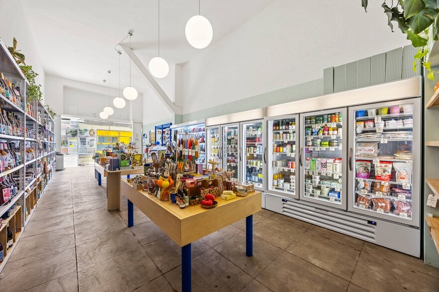 More Photos Of 5001-5007 York Blvd, Los Angeles Storefront For Sale