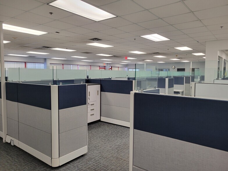 More Photos Of 900 Corporate Blvd, Newburgh Light Distribution For Lease