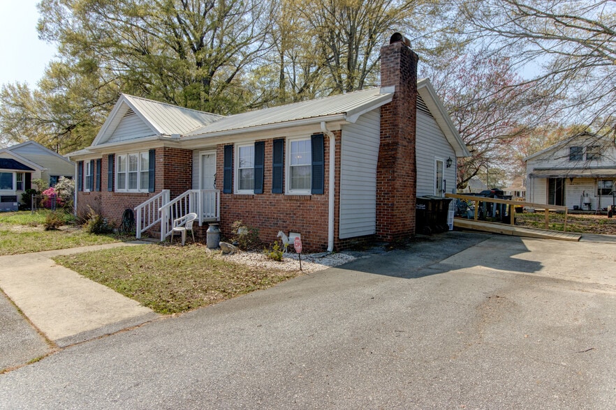 More Photos Of 410 SE Main St, Simpsonville Office For Sale