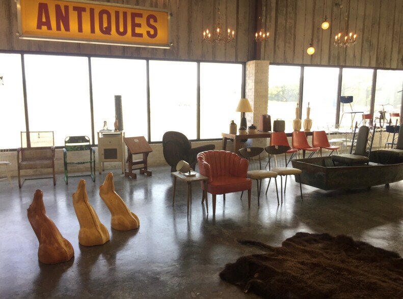 More Photos Of 1900 W Elm St, Ozark Freestanding For Sale