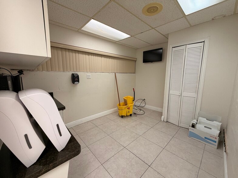 More Photos Of 2331 N State Road 7, Lauderhill Office For Sale