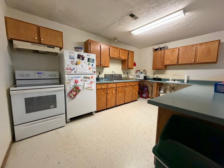 More Photos Of 100 Bosa Dr, Saint Robert Health Club For Sale