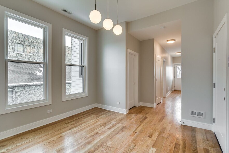 More Photos Of 965 W 18th St, Chicago Apartments For Sale