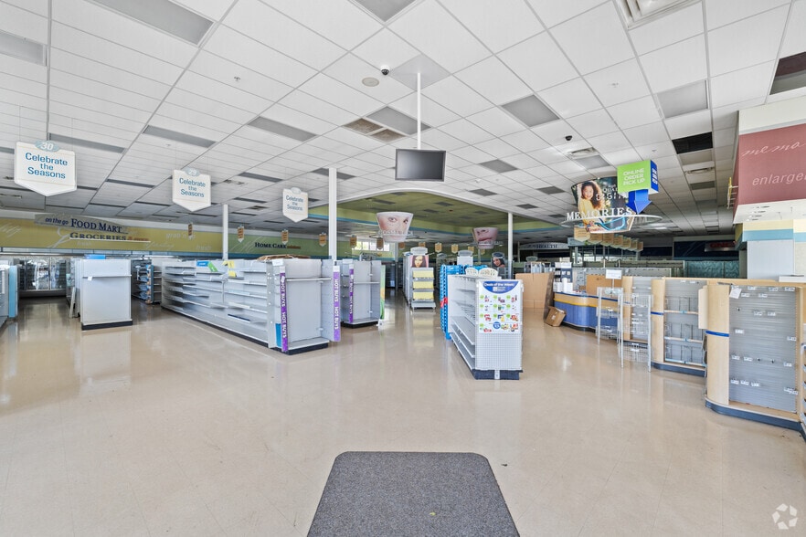 More Photos Of 645 Foxon Rd, East Haven Storefront For Sale