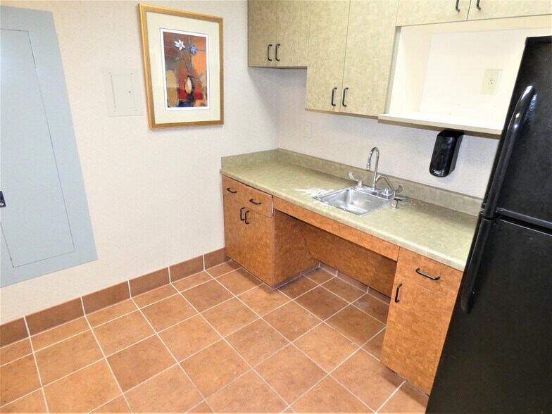 More Photos Of 300 N St Marys St, Beeville Bank For Sale