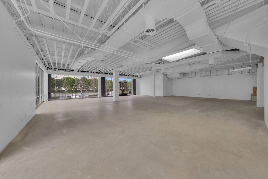 More Photos Of 4667 MacArthur Blvd, Newport Beach Office For Lease
