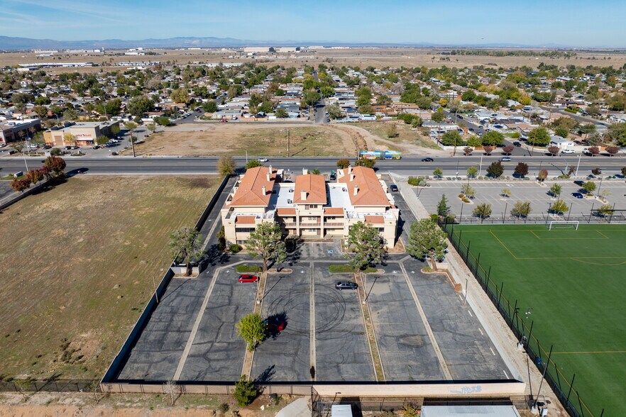 More Photos Of 3166 E Palmdale Blvd, Palmdale Office For Sale