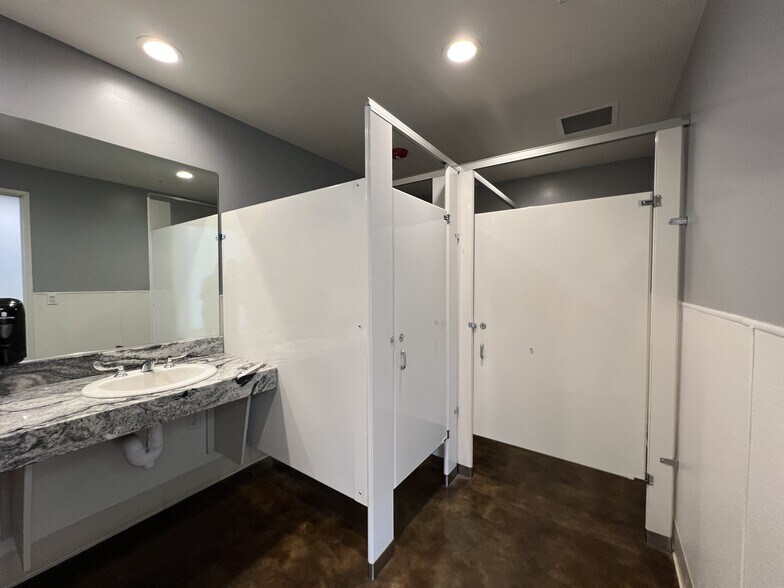 More Photos Of 1230-1240 Churn Creek Rd, Redding Unknown For Lease