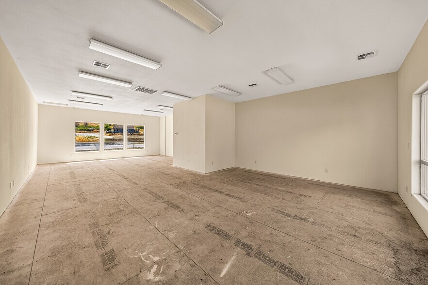 More Photos Of 209 S Old Pacific Hwy, Myrtle Creek Office For Sale