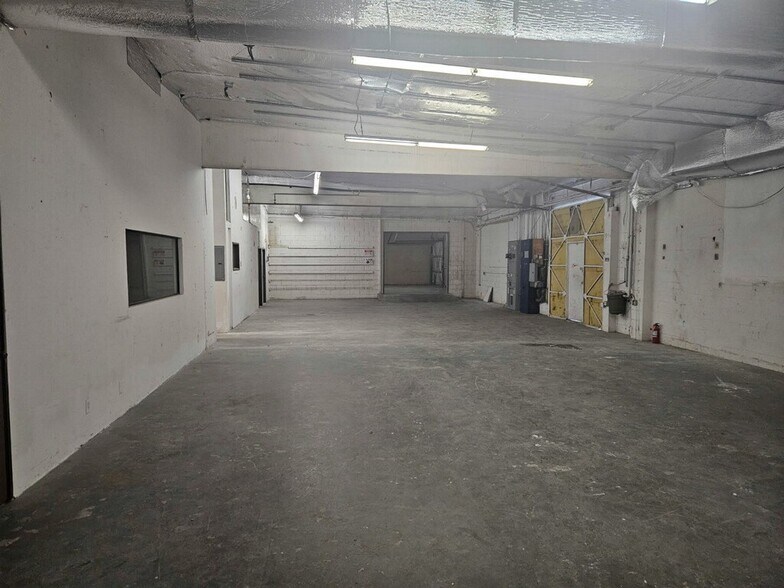 More Photos Of 7648-7654 San Fernando Rd, Sun Valley Warehouse For Lease