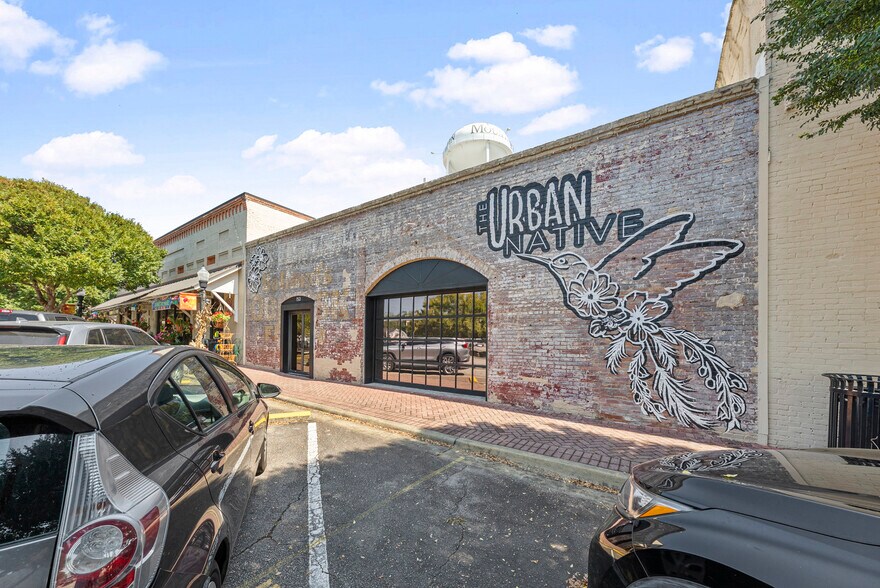 More Photos Of 76 Main st, Pine Mountain General Retail For Sale