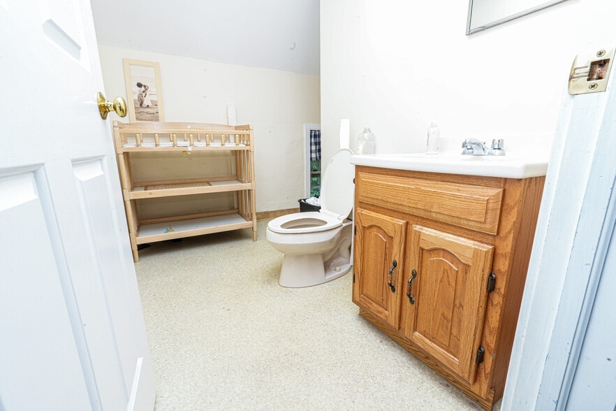 More Photos Of 12-19 River Rd, Fair Lawn Office For Sale