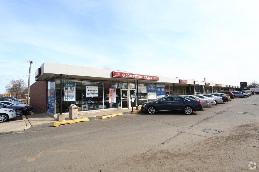 More Photos Of 4704-4722 W Touhy Ave, Lincolnwood Unknown For Lease