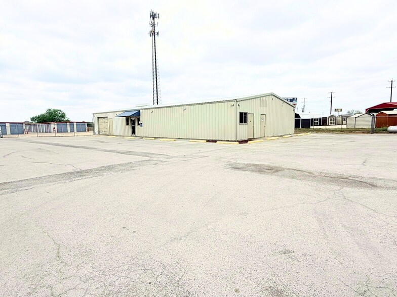 More Photos Of 14640 S FM 2790 W, Lytle Warehouse For Lease