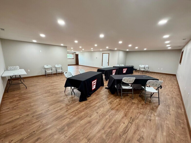 More Photos Of 405 Lake Ave, Gothenburg Distribution For Sale