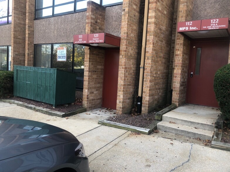 More Photos Of 4 Professional Dr, Gaithersburg Medical For Lease