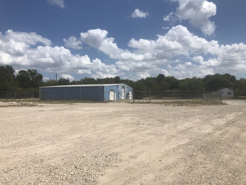 More Photos Of 1400 W Marvin Ave, Waxahachie Warehouse For Sale
