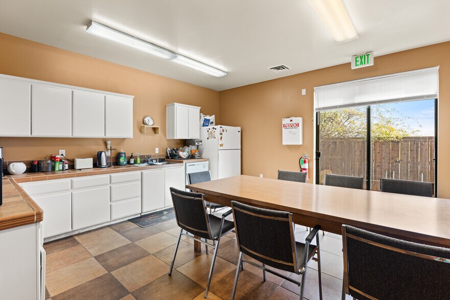 More Photos Of 102 Raley Blvd, Chico Flex For Sale