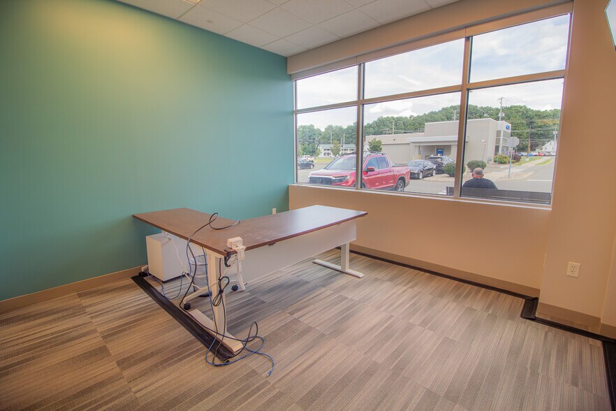 More Photos Of 1712 Route 9, Halfmoon Office For Lease