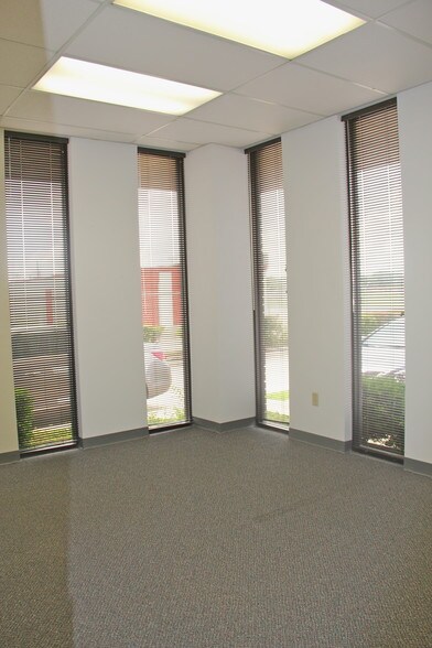 More Photos Of 2000 25th Ave N, Texas City Office For Lease