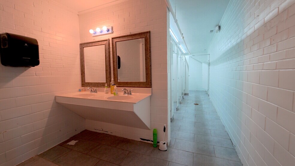 More Photos Of 384 Church St, Concord Flex For Lease