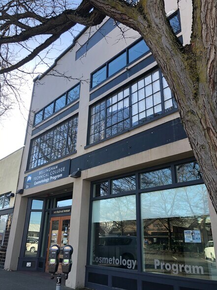 More Photos Of 1411 Railroad Ave, Bellingham Storefront For Lease