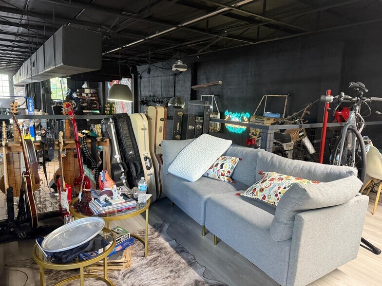 More Photos Of 310 NW 71st St, Miami Warehouse For Sale