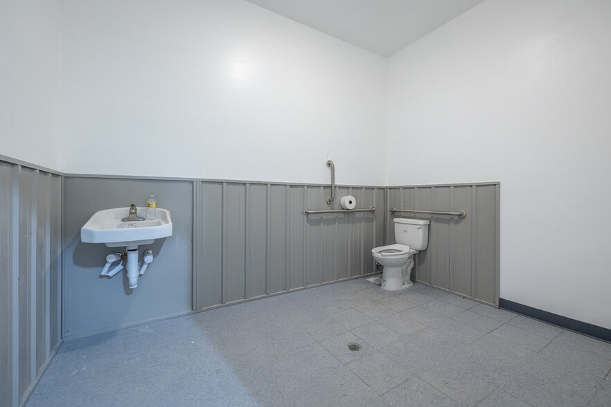 More Photos Of 320 S 26th St, Spearfish Storefront Retail Office For Sale