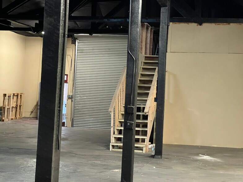 More Photos Of 2118 19th St, Sacramento Light Distribution For Lease