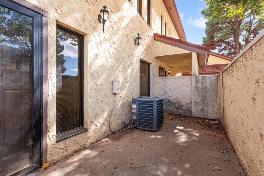 More Photos Of 8008 Slide Rd, Lubbock Office For Sale