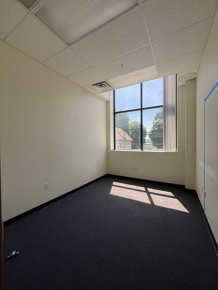 More Photos Of 25 Fox St, New Haven Warehouse For Lease