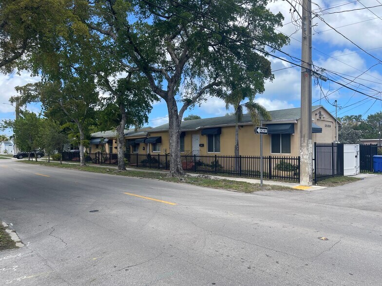 More Photos Of 1948 Buchanan St, Hollywood Multifamily For Sale