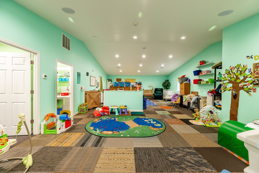 More Photos Of 751 Avoca Ave, Sheridan Daycare Center For Sale