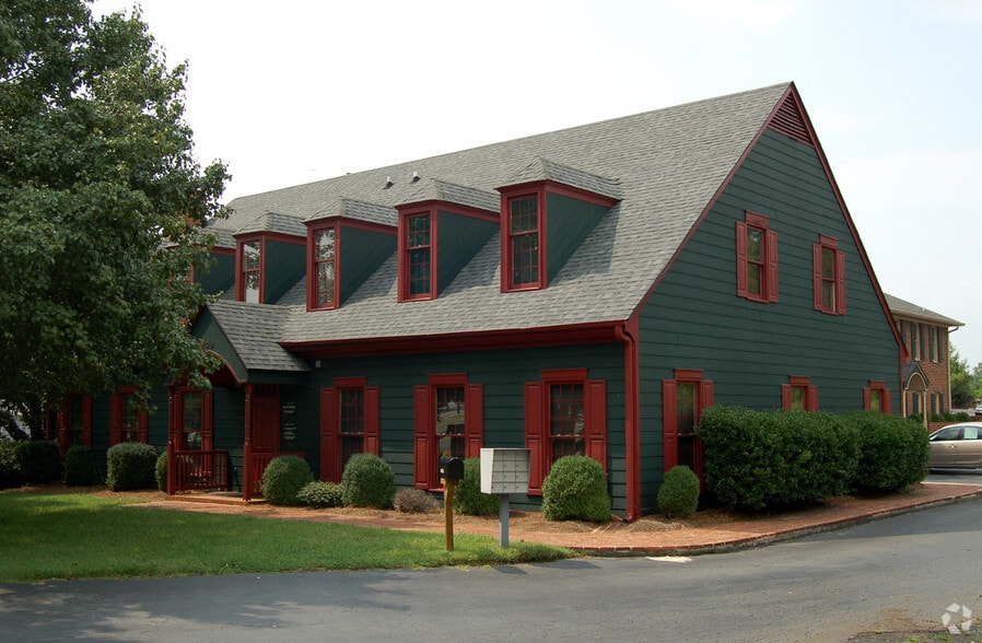 More Photos Of 7808 Pineville-Matthews Rd, Charlotte Office For Lease