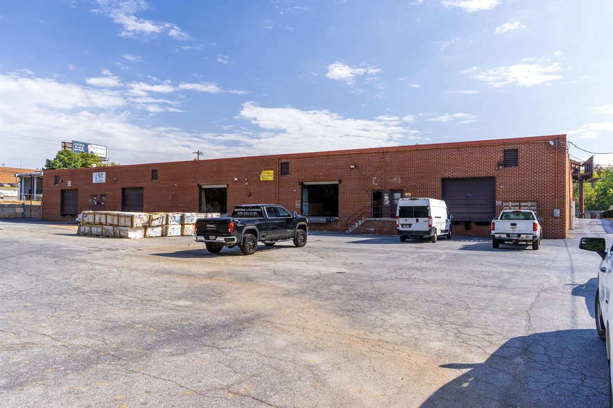 More Photos Of 3020 Commerce Way, Hapeville Warehouse For Lease