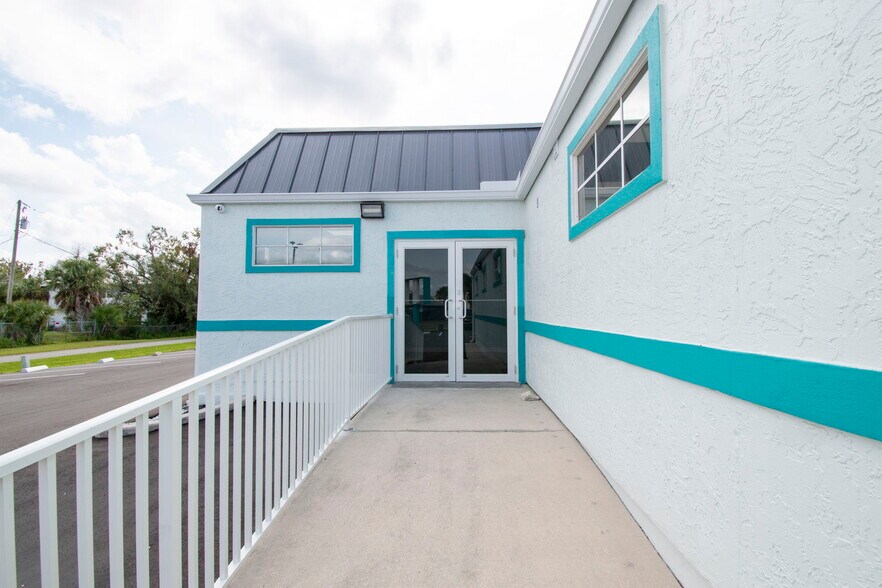 More Photos Of 4535 Tamiami Trl, Port Charlotte Office For Lease