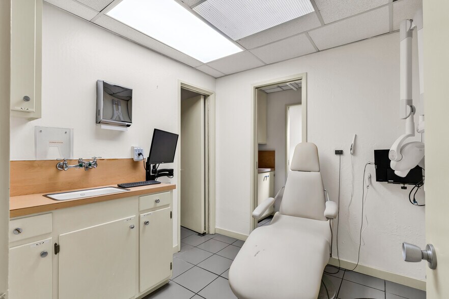 More Photos Of 7930 MacArthur Blvd, Oakland Medical For Sale