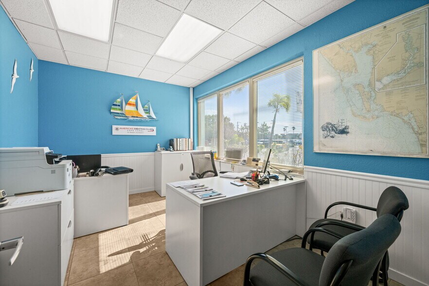 More Photos Of 917 SE 47th Ter, Cape Coral Restaurant For Sale