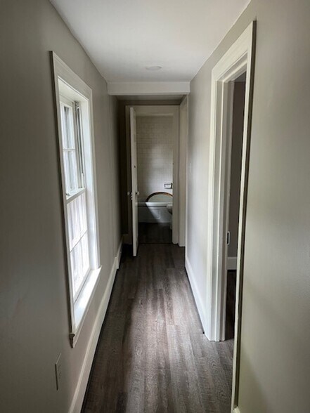 More Photos Of 406 Mill St, Occoquan Freestanding For Lease