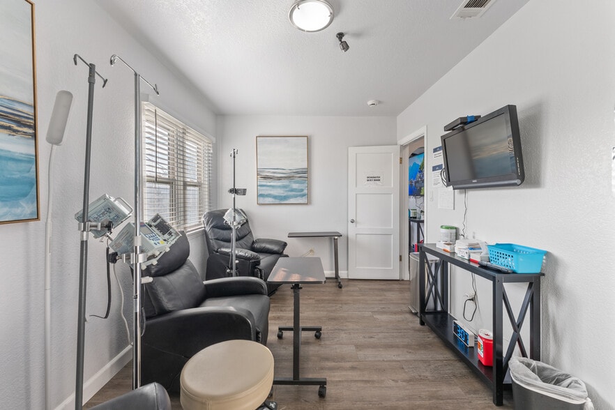 More Photos Of 76 Alabama St, Redlands Office For Lease