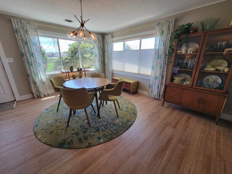 More Photos Of 1313 W Cherry St, Vermillion Hotel For Sale