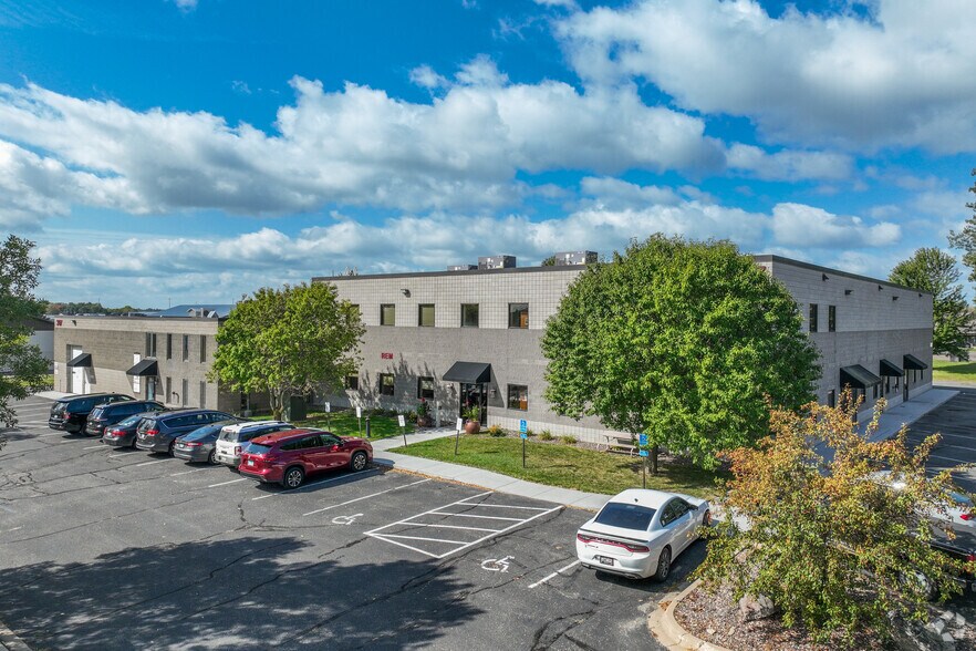 More Photos Of 307 12th Ave S, Buffalo Flex For Lease