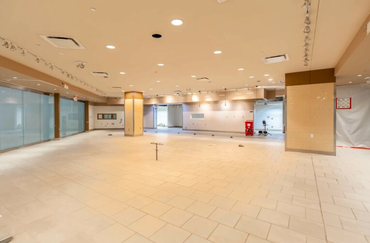 More Photos Of 500 Renaissance Ctr, Detroit Office For Lease