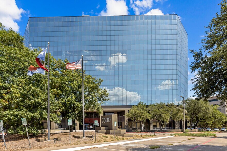 More Photos Of 7800 N Stemmons Fwy, Dallas Office For Sale