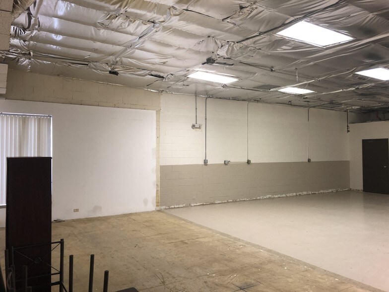 More Photos Of 220-320 Howard Ave, Des Plaines Light Distribution For Sale