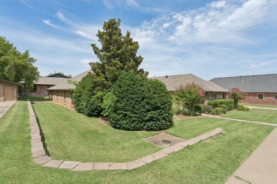 More Photos Of 2933 S Bryant Ave, Edmond Office For Sale