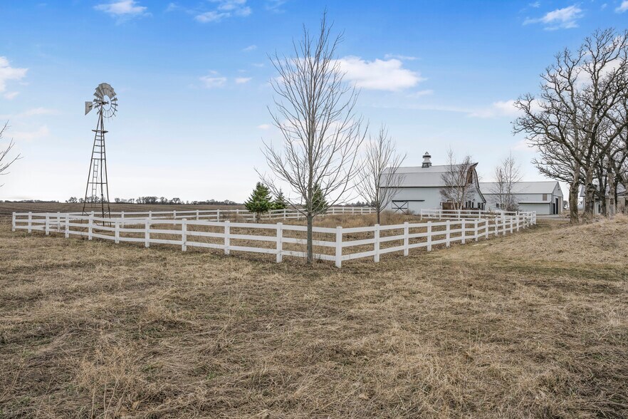 More Photos Of 90917 240th St, Austin Light Distribution For Sale