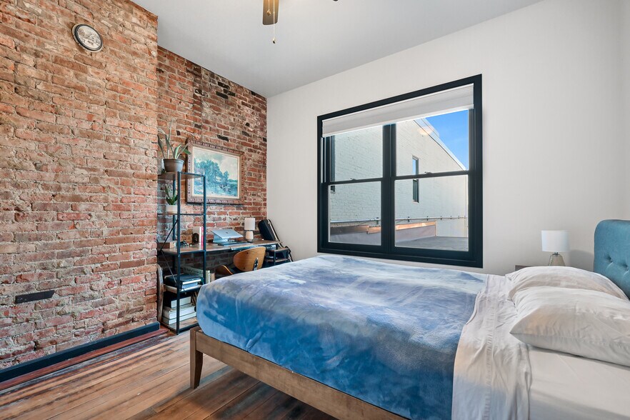 More Photos Of 412 Front St, Lynden Storefront Retail Residential For Sale