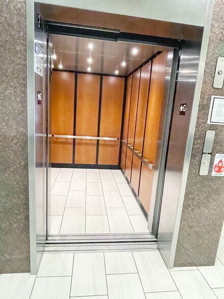 More Photos Of 900 Rand Rd, Des Plaines Medical For Lease